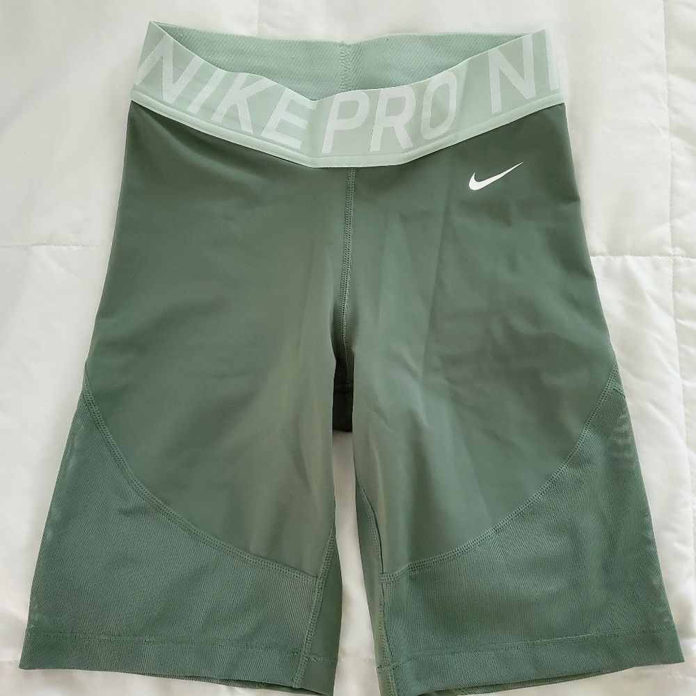 Nike Pro shorts size Small